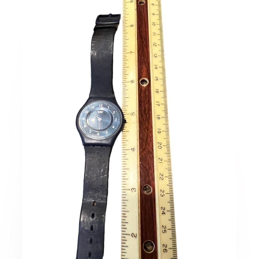 VITNAGE Swatch navy extra thin watch, needs battery. - Picture 8 of 9